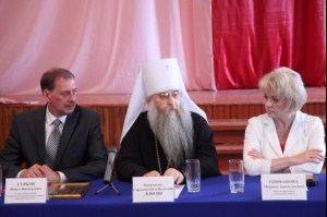 Митрополит Саратовский и Вольский Лонгин посетил Татищевский район