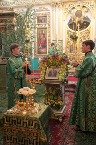 Всенощное бдение с чтением акафиста Святой Живоначальной Троице в Свято-Троицком соборе г. Саратова