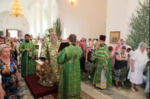 Божественная литургия и Великая вечерня в Свято-Троицком кафедральном соборе г. Вольска