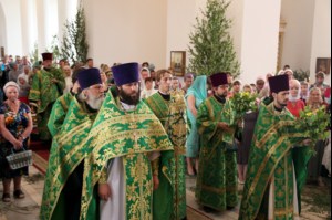 Божественная литургия и Великая вечерня в Свято-Троицком кафедральном соборе г. Вольска
