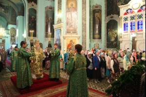 Божественная литургия в Духосошественском кафедральном соборе г. Саратова