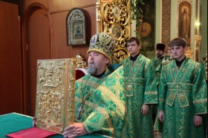 Божественная литургия в Духосошественском кафедральном соборе г. Саратова
