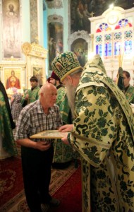 Божественная литургия в Духосошественском кафедральном соборе г. Саратова
