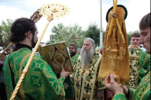 Божественная литургия в Духосошественском кафедральном соборе г. Саратова