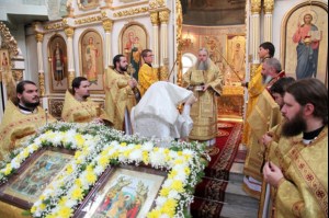 Божественная литургия в храме Всех Святых, в земле Российской просиявших г. Саратова