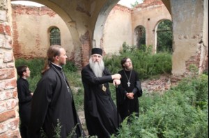 Митрополит Лонгин посетил Базарно-Карабулакский район
