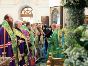Всенощное бдение в Троицком соборе Дивеевского монастыря