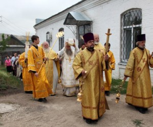 Началась Архипастырская поездка Митрополита Лонгина в Вольский район