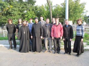 Активисты Православного молодежного общества приняли участие в подготовке ко дню празднования Собора Саратовских святых