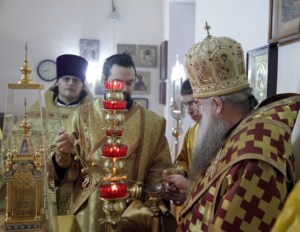 Божественная литургия в храме в честь cвятителя Митрофана епископа Воронежского г. Саратова