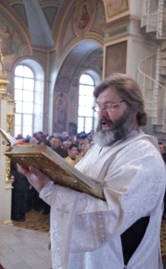 Божественная литургия в Свято-Троицком кафедральном соборе г. Покровска (Энгельса)