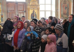 Божественная литургия в Свято-Троицком кафедральном соборе г. Покровска (Энгельса)