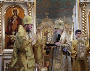 Божественная литургия в Свято-Троицком кафедральном соборе г. Покровска (Энгельса)