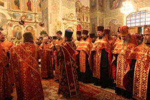 Встреча Благодатного огня в Покровском храме г. Саратова. Фото А. Курочкина
