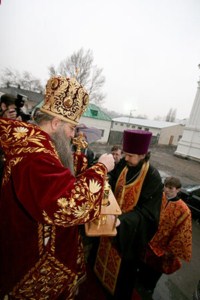 Встреча Благодатного огня в Покровском храме г. Саратова. Фото А. Курочкина