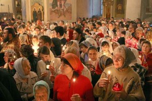 Встреча Благодатного огня в Покровском храме г. Саратова. Фото А. Курочкина
