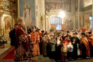 Встреча Благодатного огня в Покровском храме г. Саратова. Фото А. Курочкина