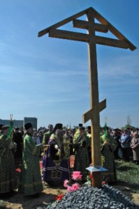 Освящение места под строительство храма в честь Воздвижения Честнаго и Животворящего Креста Господня в г. Балашове