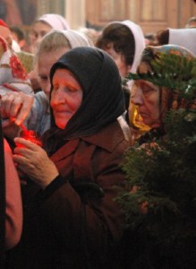 В Саратов доставлен Благодатный огонь из Иерусалима