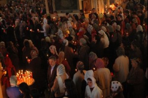 В Саратов доставлен Благодатный огонь из Иерусалима