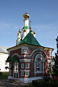 Преподаватели и воспитанники Саратовской семинарии совершили паломническую поездку в Троице-Сергиеву Лавру и к святыням Ярославской епархии