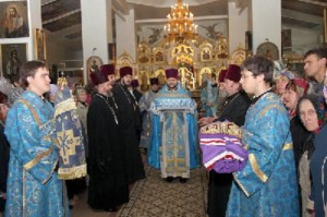 Божественная литургия и крестный ход в городе Покровске