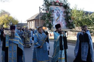 Божественная литургия и крестный ход в городе Покровске