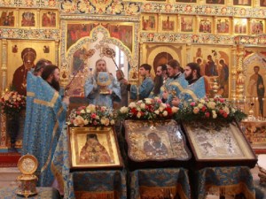 В Саратовскую епархию прибыли святыни Свято-Введенского Толгского монастыря