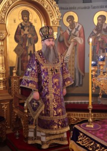 Божественная литургия в Свято-Троицком соборе Саратова