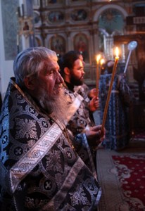 Вечерня с чтением акафиста Страстям Христовым в храме в честь Покрова Божией Матери города Саратова