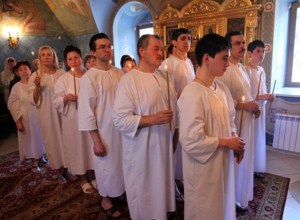 Божественная литургия и крещение оглашенных в Свято-Троицком соборе Саратова