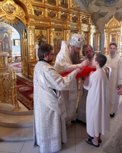 Божественная литургия и крещение оглашенных в Свято-Троицком соборе Саратова