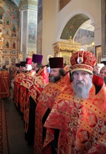 Пасхальная вечерня в Покровском храме Саратова
