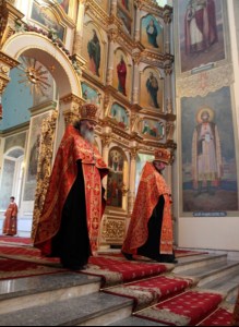 Пасхальная вечерня в Покровском храме Саратова