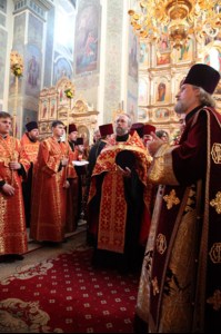 Пасхальная вечерня в Покровском храме Саратова