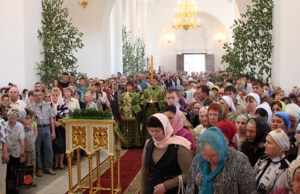 Божественная литургия и Великая вечерня в Свято-Троицком кафедральном соборе г. Вольска