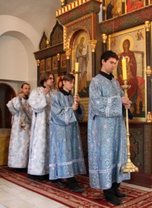 Выпускники СПДС в священном сане совершили богослужение