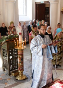 Выпускники СПДС в священном сане совершили богослужение