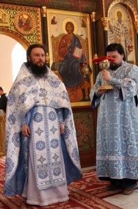 Выпускники СПДС в священном сане совершили богослужение