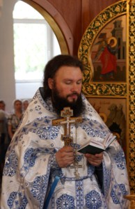 Выпускники СПДС в священном сане совершили богослужение