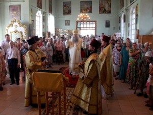 Божественная литургия в Свято-Троицком храме г. Красный Кут