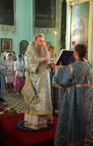Всенощное бдение в Духосошественском кафедральном соборе Саратова. Чин Погребения Божией Матери