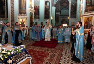 Всенощное бдение в Духосошественском кафедральном соборе Саратова. Чин Погребения Божией Матери
