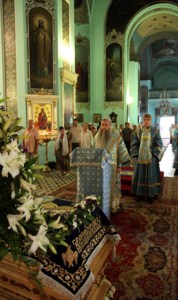 Всенощное бдение в Духосошественском кафедральном соборе Саратова. Чин Погребения Божией Матери