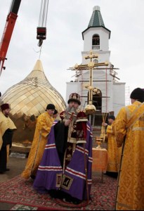 Освящение куполов для строящегося храма в Усть-Курдюме