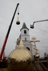Освящение куполов для строящегося храма в Усть-Курдюме