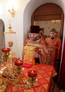Божественная литургия в храме в честь Рождества Христова с. Рыбушка Саратовского района