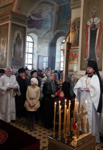 Божественная литургия в Свято-Троицком храме г. Покровска