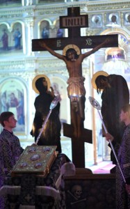 Утреня Великой Пятницы в Духосошественском кафедральном соборе Саратова