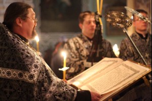 Утреня Великой Пятницы в Духосошественском кафедральном соборе Саратова